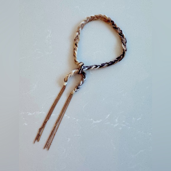 Braided grey to white string with interwoven chain tie bracelet - Picture 2 of 3